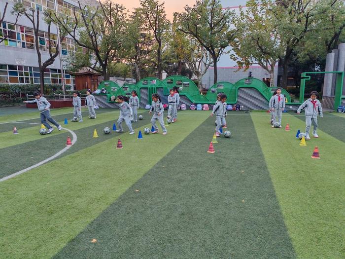 刻苦训练篮球时如何避免受伤的建议_0